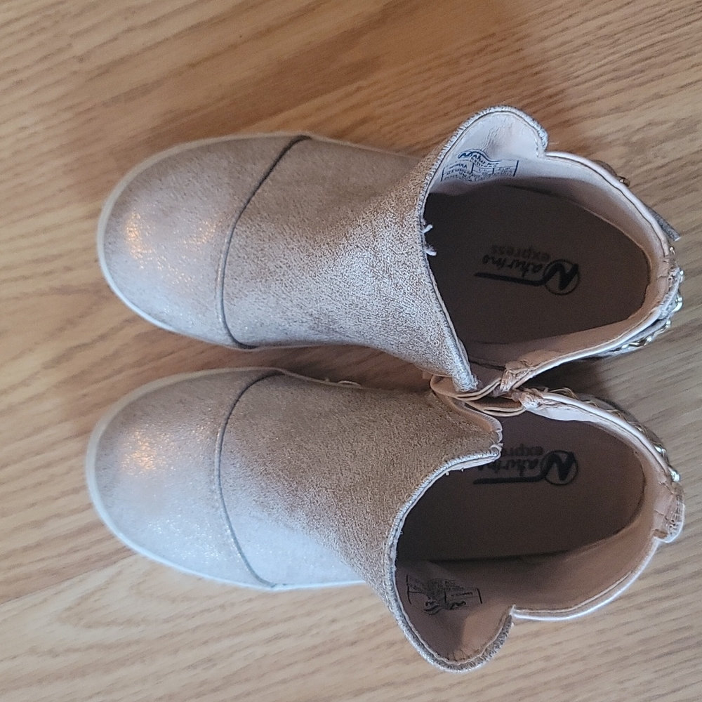 Brand new Naturino Express gold pink boots, size 10